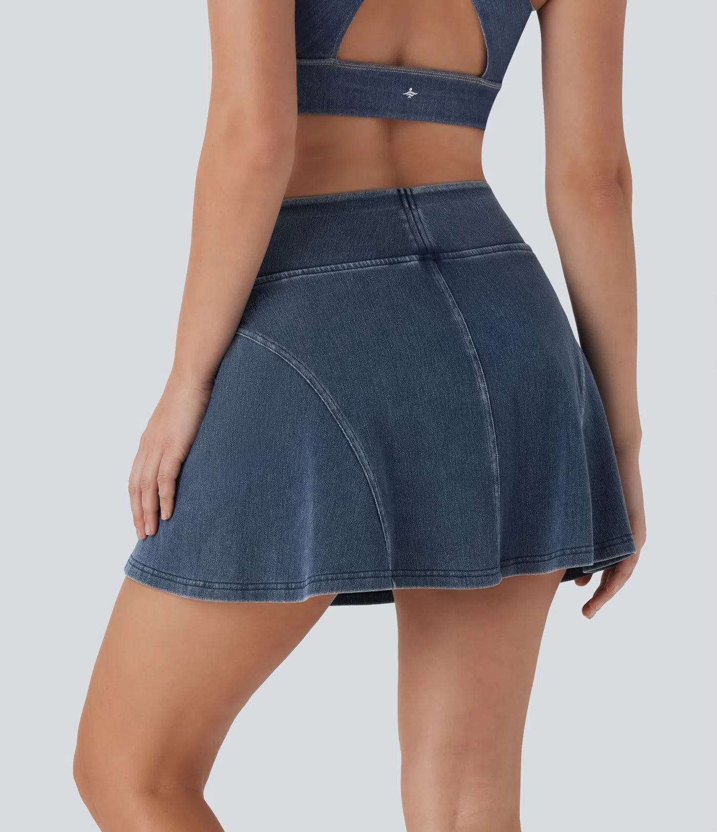 تنورة جينز صغيرة بجيوب