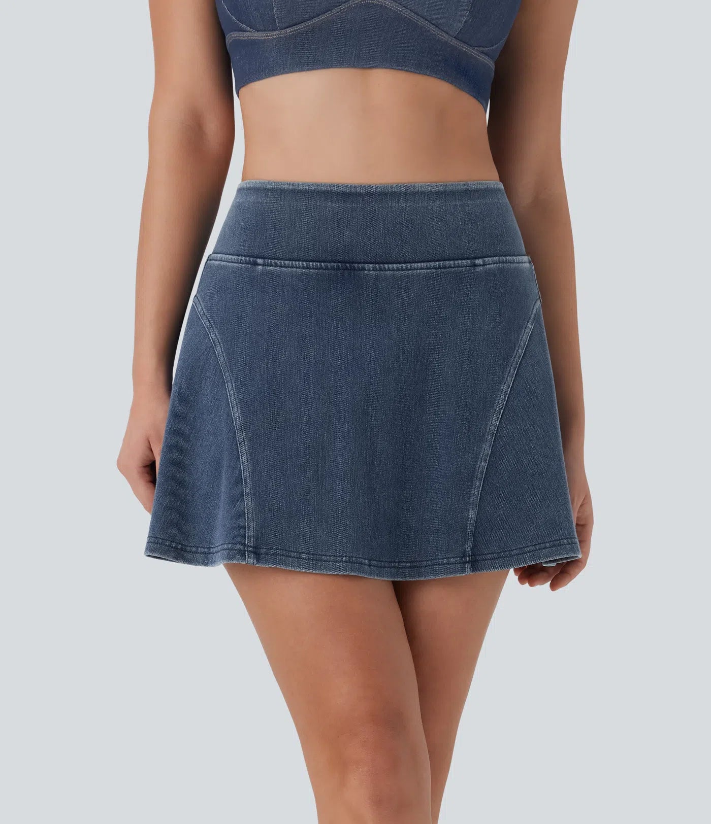 تنورة جينز صغيرة بجيوب