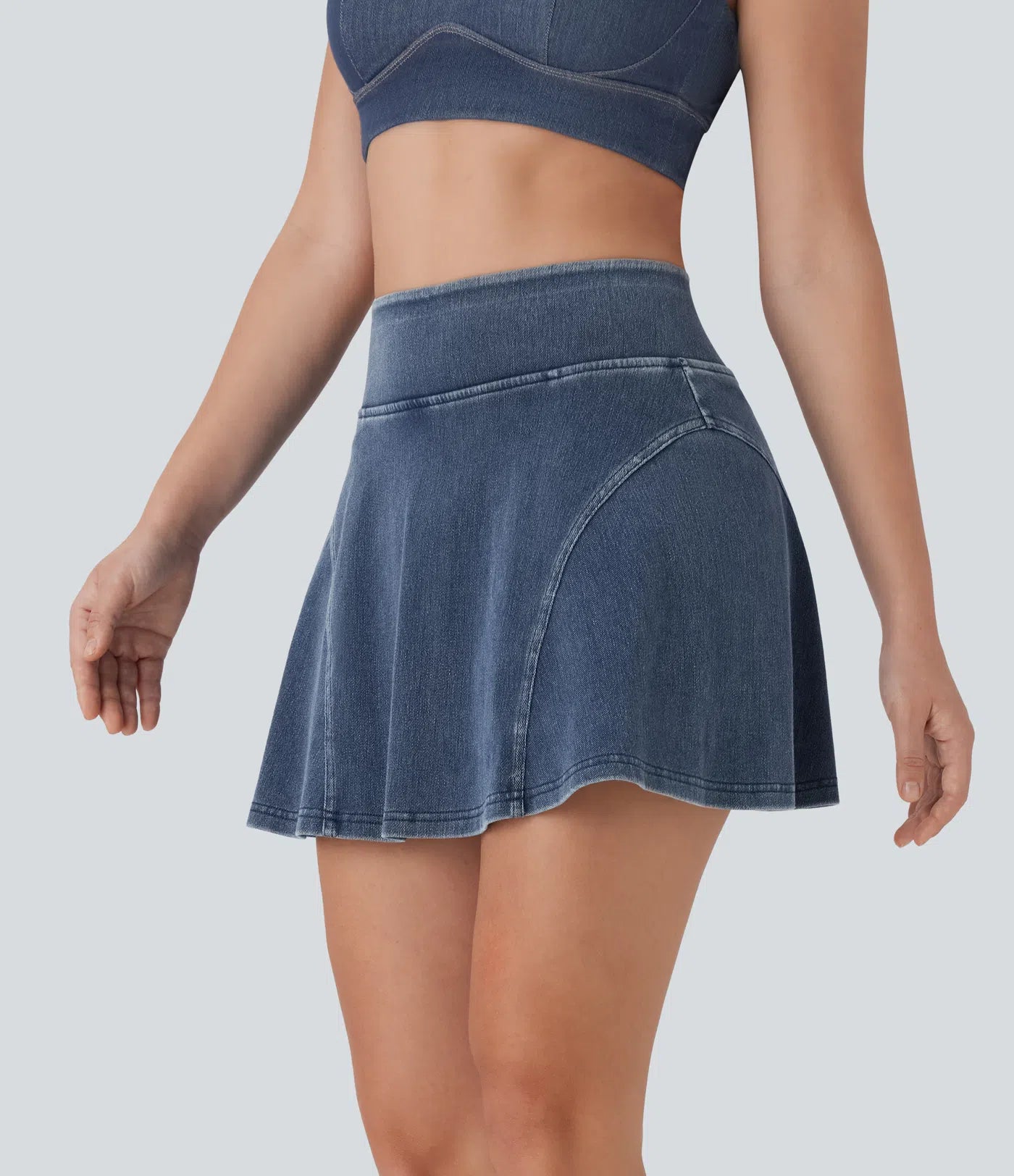 تنورة جينز صغيرة بجيوب