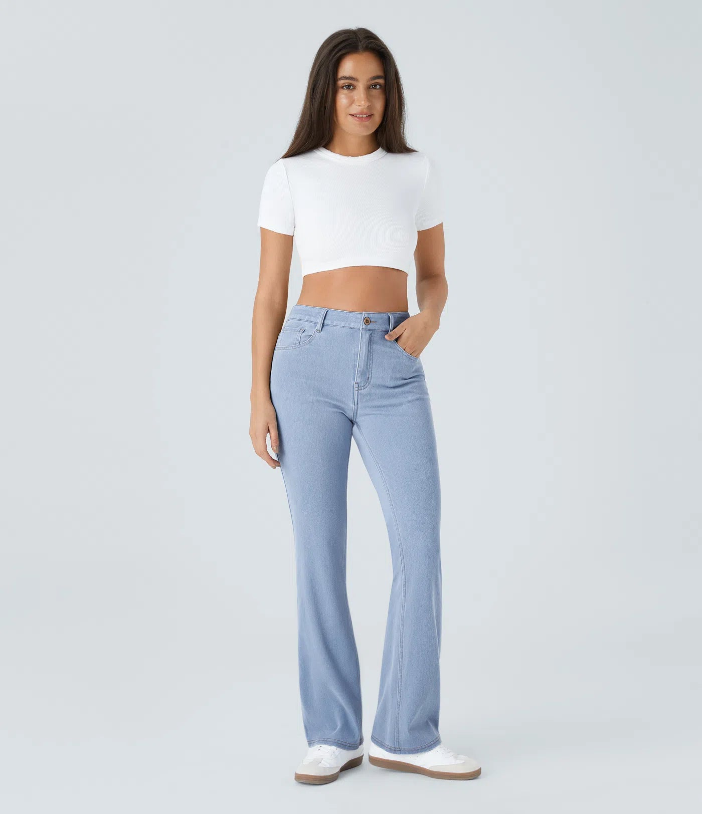 بنطال جينز مريح متوسط ​​الارتفاع وواسع الساق