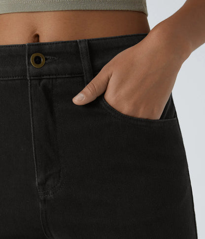 بنطال جينز مريح متوسط ​​الارتفاع وواسع الساق