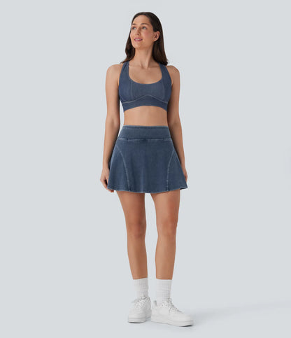 تنورة جينز صغيرة بجيوب