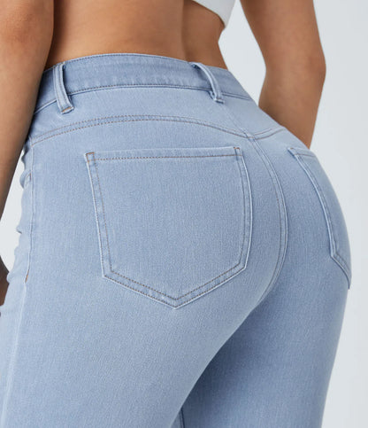 بنطال جينز مريح متوسط ​​الارتفاع وواسع الساق