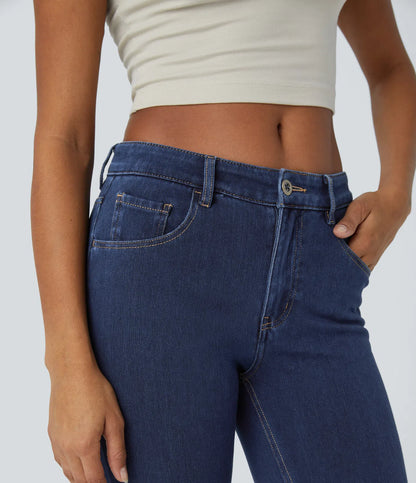 بنطال جينز مريح متوسط ​​الارتفاع وواسع الساق