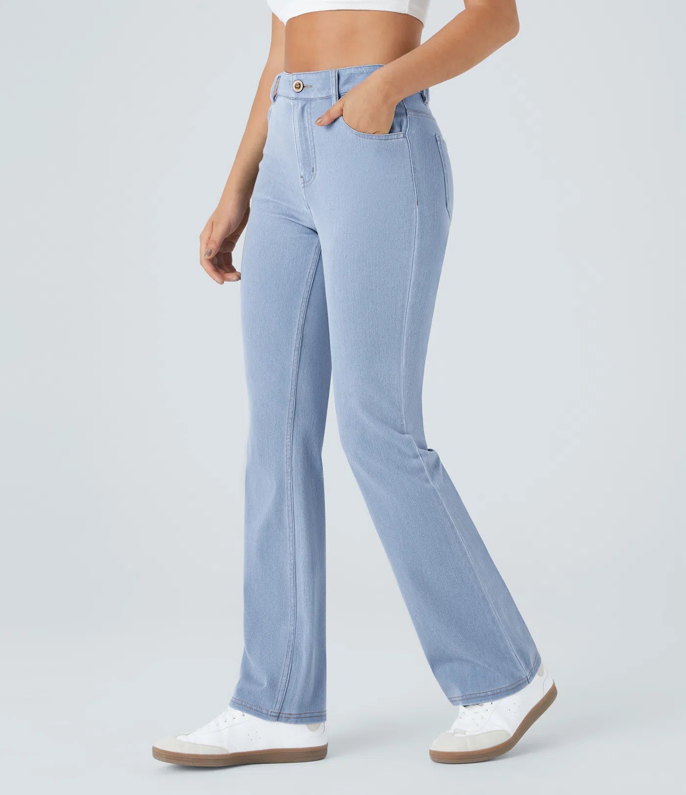 بنطال جينز مريح متوسط ​​الارتفاع وواسع الساق